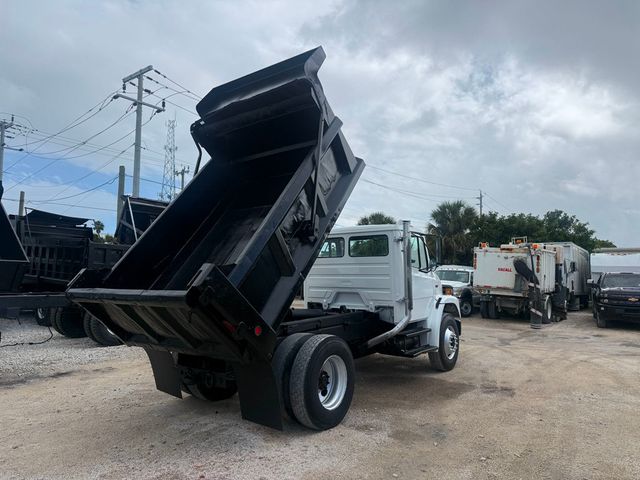 2002 Freightliner FL-70 Dump Truck  - 23010378 - 3