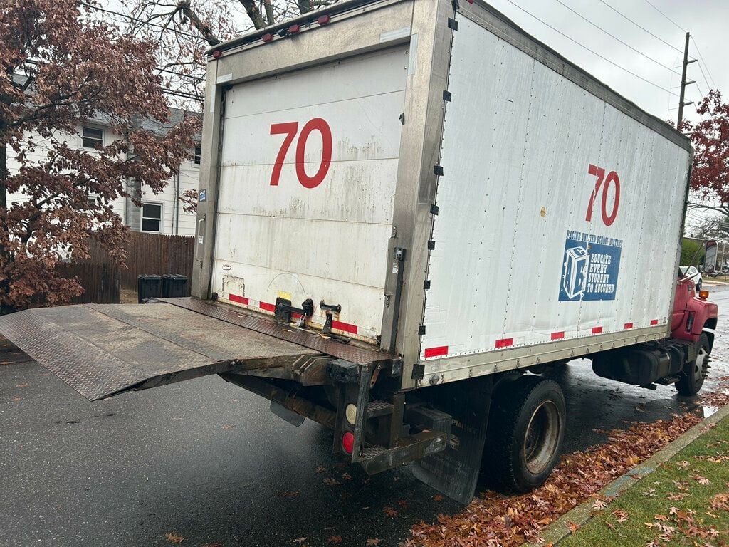 2002 GMC REEFER BOX TRUCK WITH LIFTGATE - 22680472 - 28