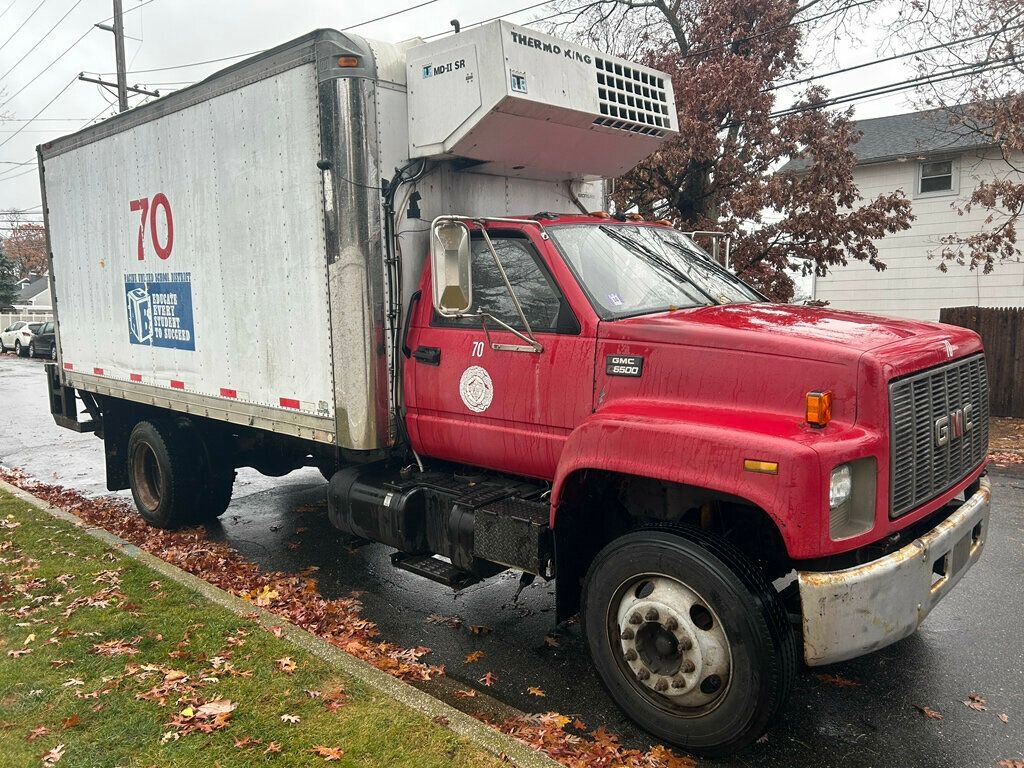 2002 GMC REEFER BOX TRUCK WITH LIFTGATE - 22680472 - 2