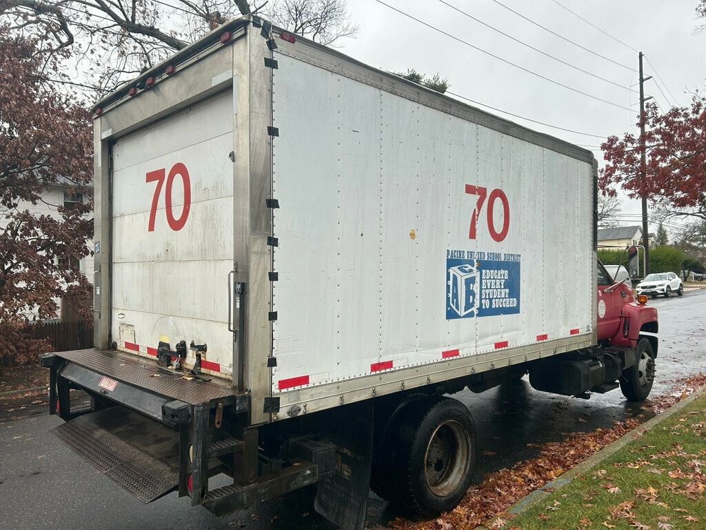 2002 GMC REEFER BOX TRUCK WITH LIFTGATE - 22680472 - 3