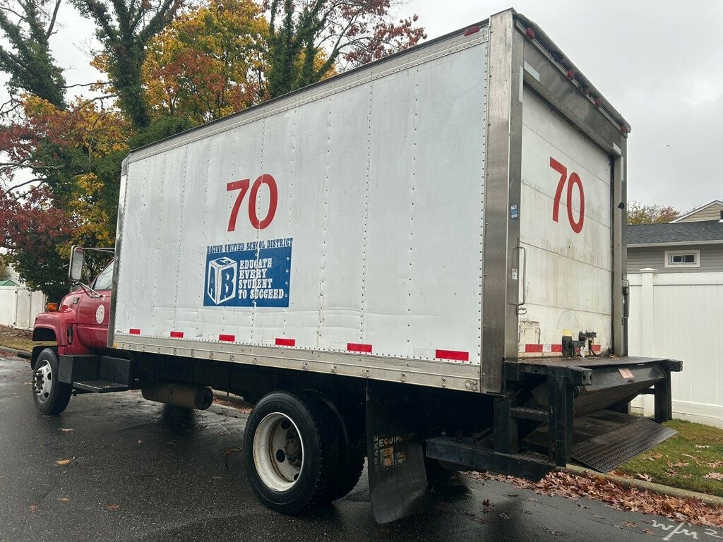 2002 GMC REEFER BOX TRUCK WITH LIFTGATE - 22680472 - 5