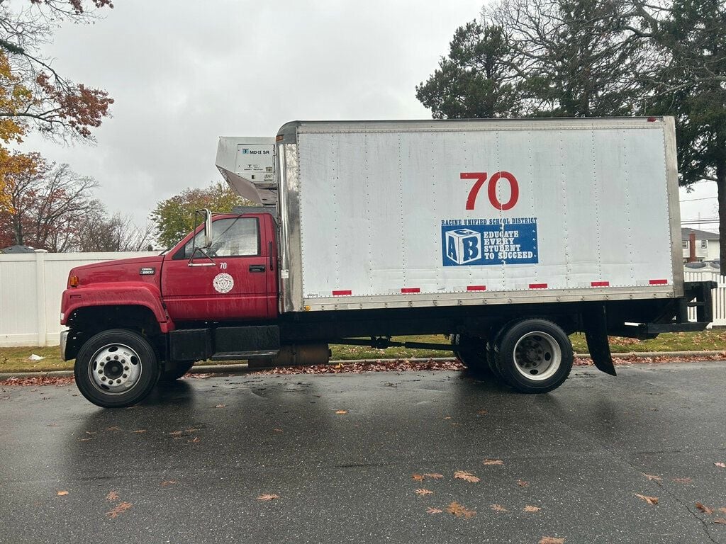 2002 GMC REEFER BOX TRUCK WITH LIFTGATE - 22680472 - 6