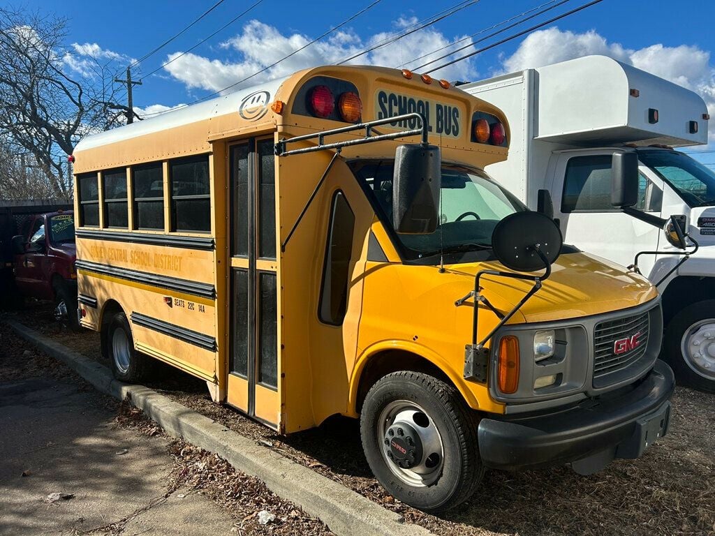 2002 GMC Savana G3500 Mini School BUS - 22766536 - 0