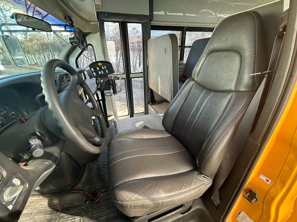 2002 GMC Savana G3500 Mini School BUS - 22766536 - 4