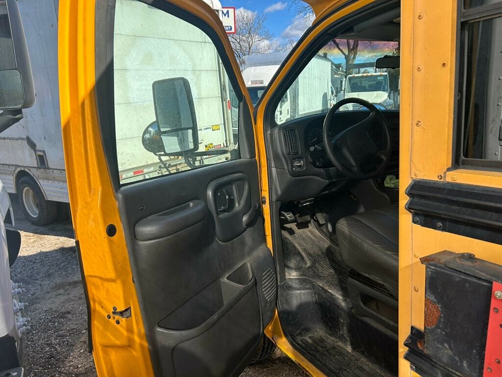 2002 GMC Savana G3500 Mini School BUS - 22766536 - 6