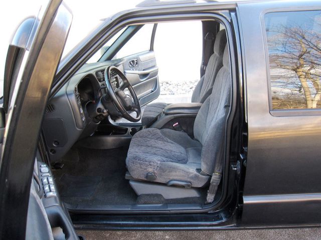 2002 GMC Sonoma Crew Cab 123" WB 4WD SLS - 22973629 - 16