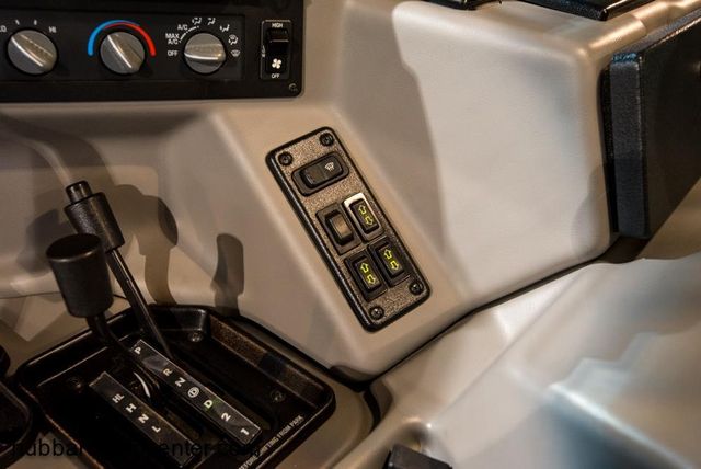 2002 HUMMER H1 4-Passenger Wagon Enclosed - 12795032 - 59