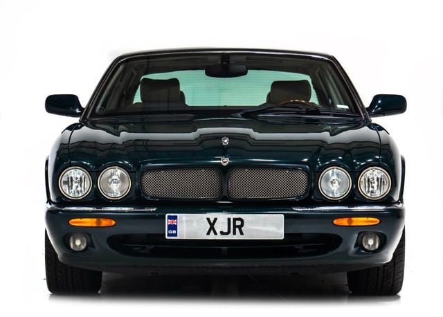 2002 Jaguar XJ 4dr Sedan XJR - 22212348 - 11