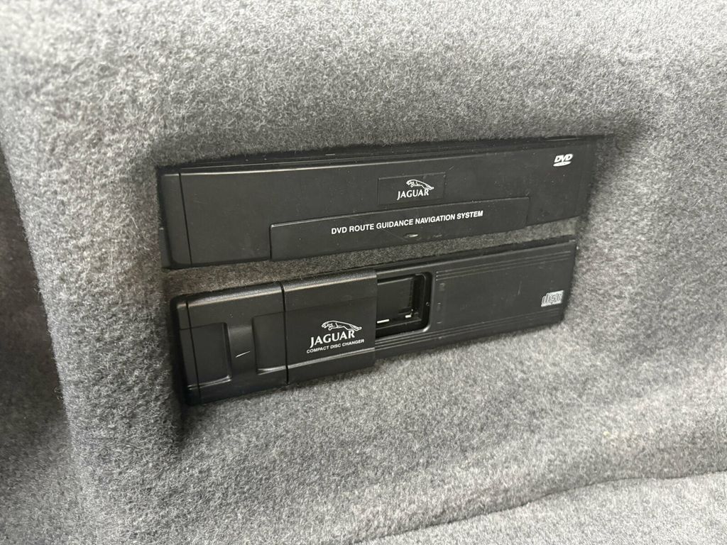 2002 Jaguar XJ XJR/R Performance Pkg/Heated Front-Rear Leather Seats - 23067916 - 31