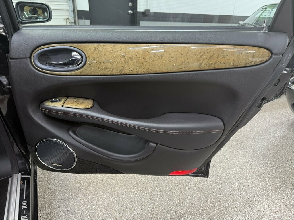 2002 Jaguar XJ XJR/R Performance Pkg/Heated Front-Rear Leather Seats - 23067916 - 32