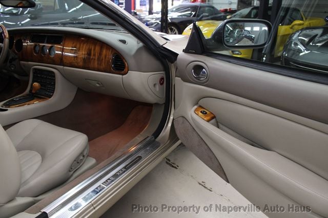 2002 Jaguar XK8 2dr Convertible XK8 - 23025525 - 31