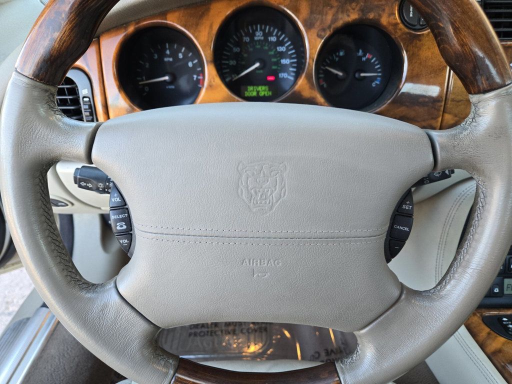 2002 Jaguar XK8 2dr Convertible XK8 - 22934071 - 14