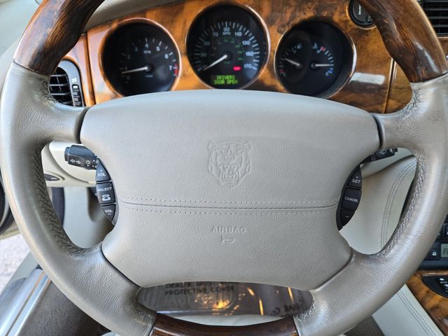 2002 Jaguar XK8 2dr Convertible XK8 - 22934071 - 14