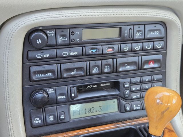 2002 Jaguar XK8 2dr Convertible XK8 - 22934071 - 16