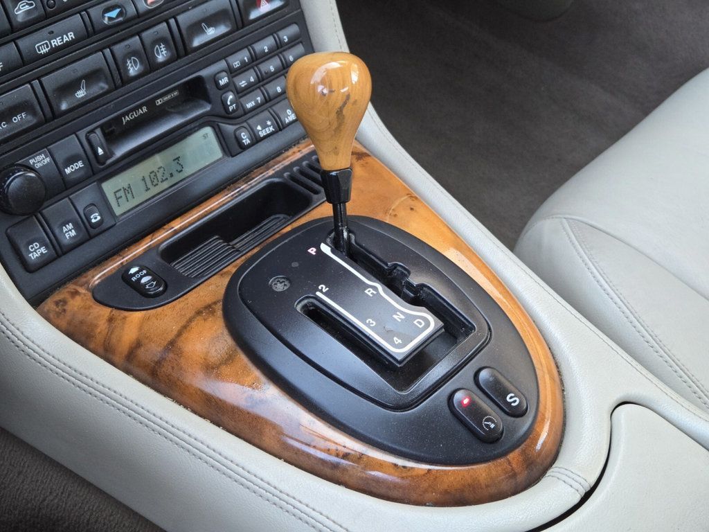 2002 Jaguar XK8 2dr Convertible XK8 - 22934071 - 17