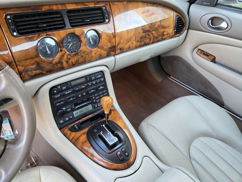 2002 Jaguar XK8 2dr Convertible XK8 - 22934071 - 8