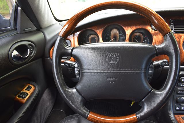 2002 Jaguar XK8 2dr Convertible XK8 - 23015870 - 21