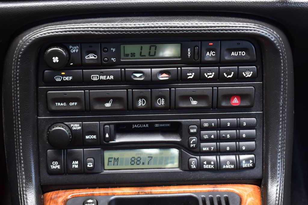 2002 Jaguar XK8 2dr Convertible XK8 - 23015870 - 25