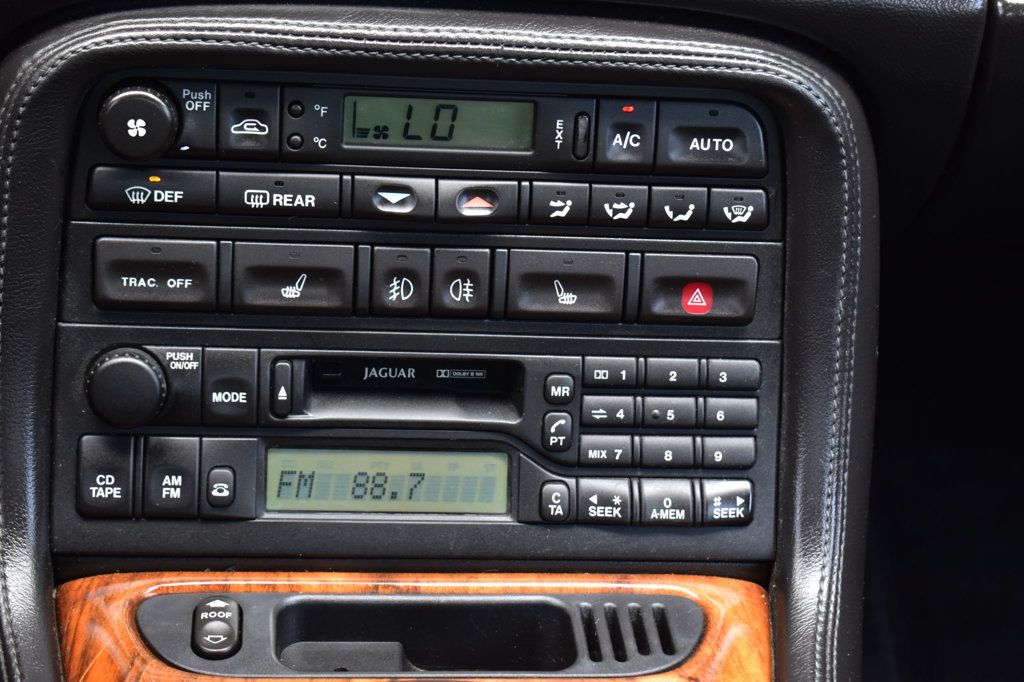 2002 Jaguar XK8 2dr Convertible XK8 - 23015870 - 26
