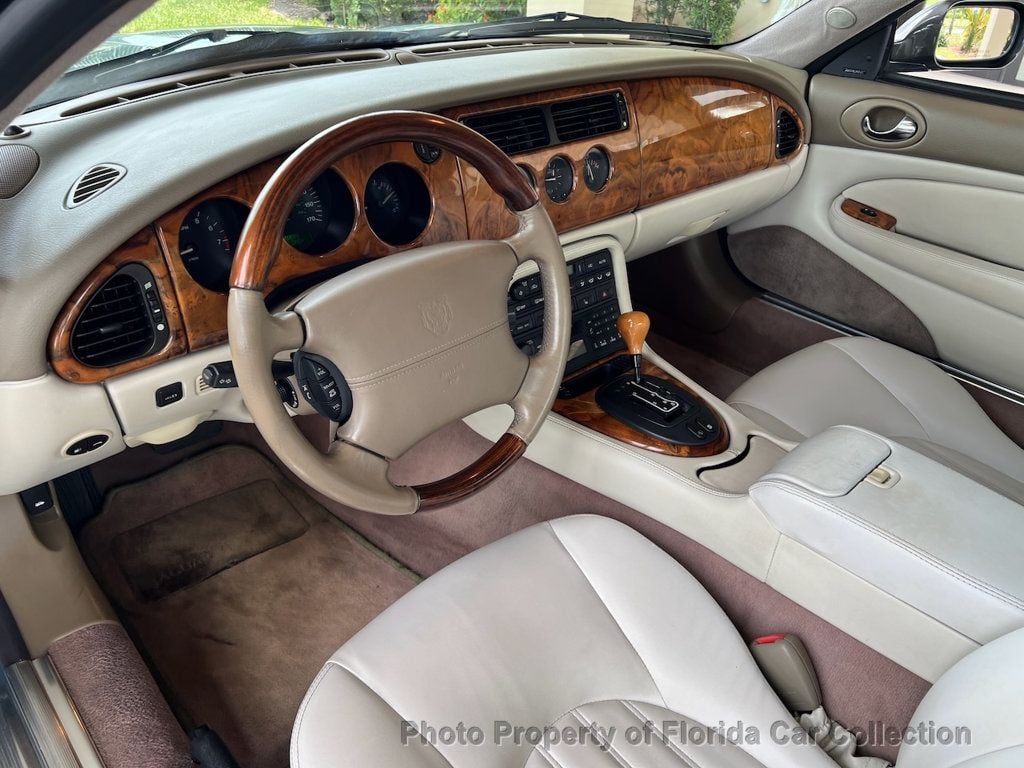 2002 Jaguar XK 8 Convertible photo 37