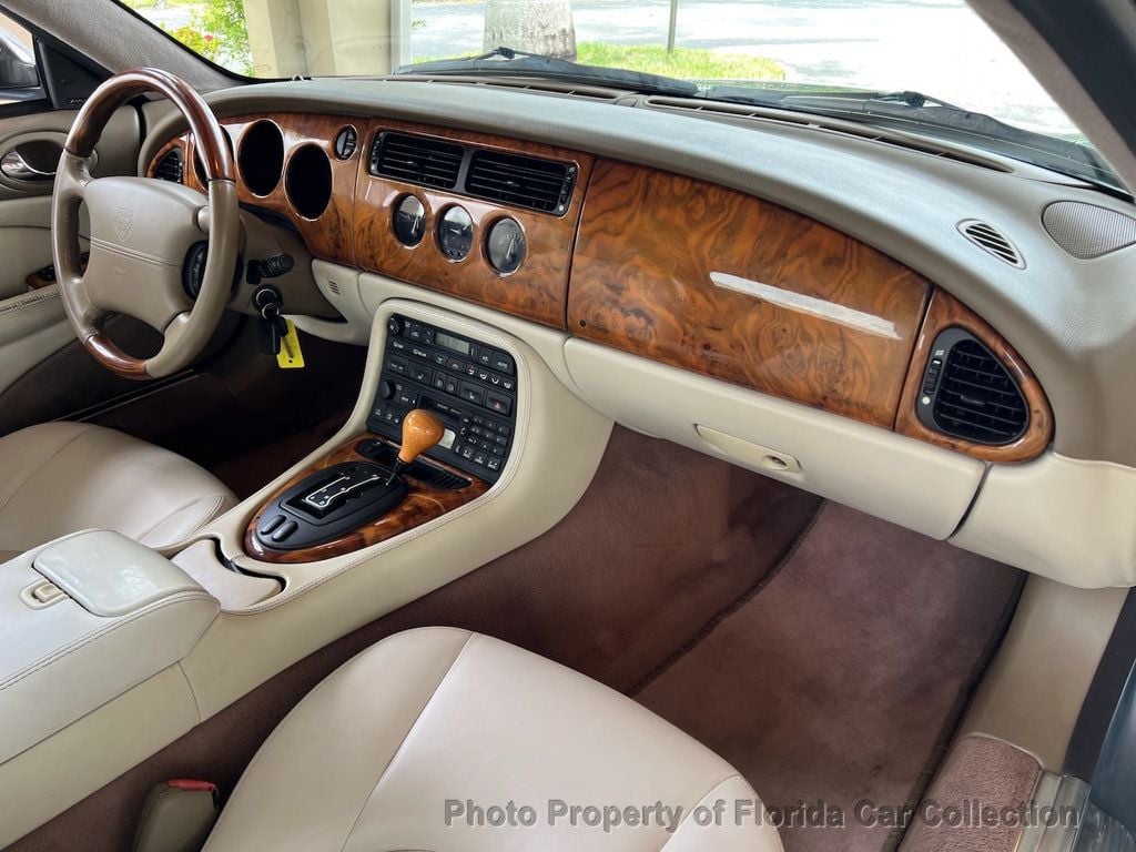 2002 Jaguar XK 8 Convertible photo 38