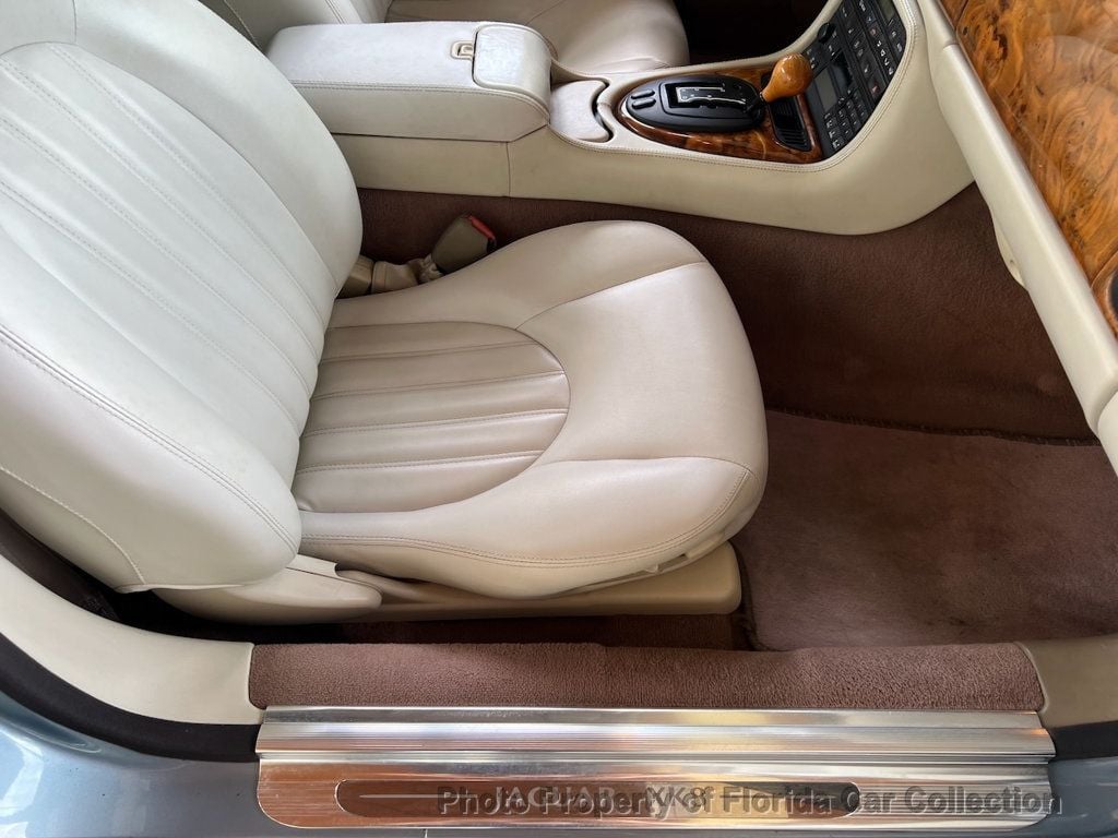2002 Jaguar XK 8 Convertible photo 42