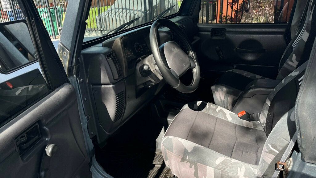 2002 Jeep Wrangler 2dr SE - 22836356 - 9