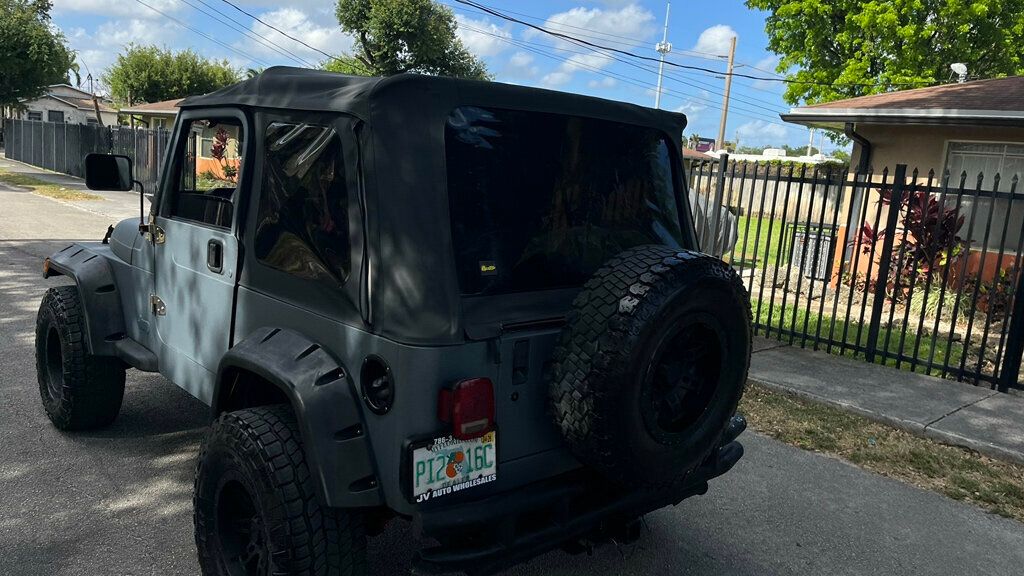 2002 Jeep Wrangler 2dr SE - 22836356 - 4