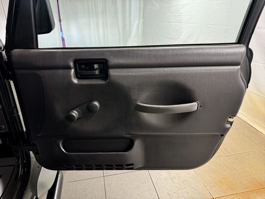 2002 Jeep Wrangler 4X4 - 22956722 - 11