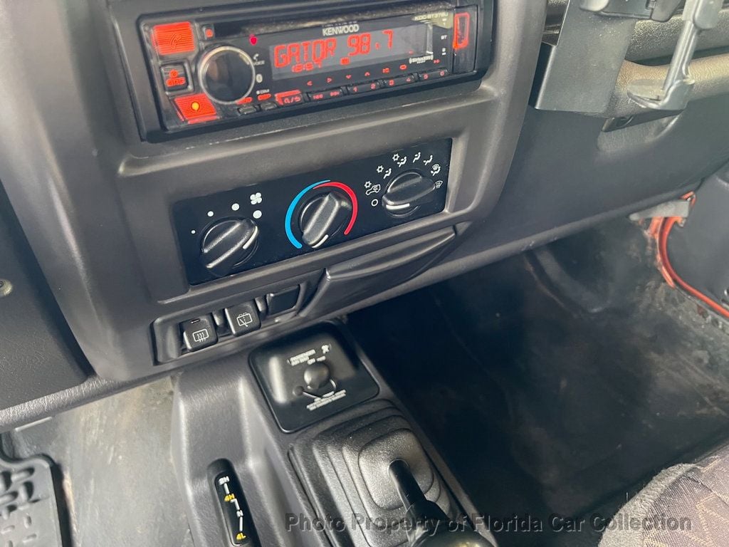 2002 Jeep Wrangler Sport 4WD 4.0L Manual - 22465930 - 34