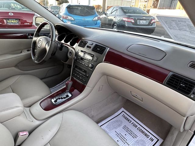 2002 Lexus ES 300 Base 4dr Sedan - 23052491 - 18