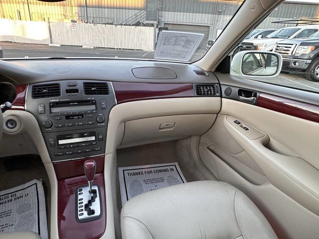2002 Lexus ES 300 Base 4dr Sedan - 23052491 - 23