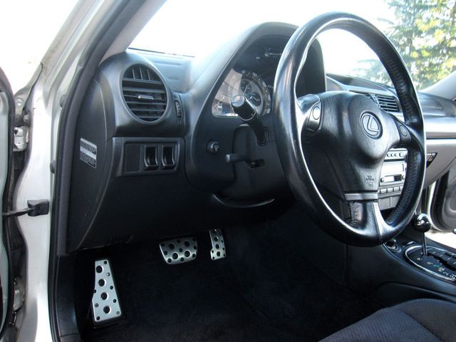 2002 Lexus IS 300 4dr Sedan Automatic Trans - 23040595 - 18