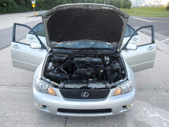 2002 Lexus IS 300 4dr Sedan Automatic Trans - 23040595 - 32