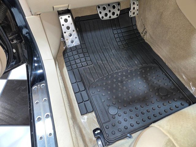 2002 Lexus IS 300 4dr Sedan Automatic Trans - 22948520 - 20