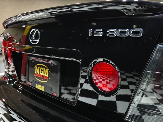 2002 Lexus IS 300 4dr Sedan Automatic Trans - 22948520 - 34