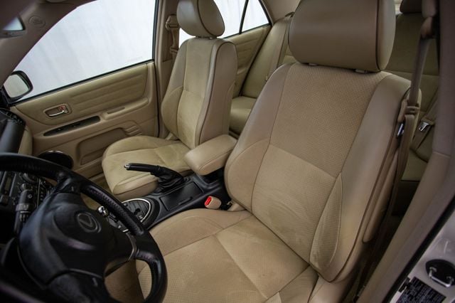 2002 Lexus IS 300 Base Trim - 22920552 - 18