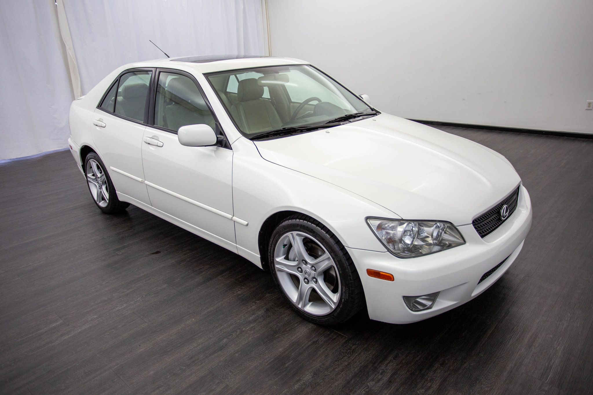 2002 Lexus IS 300 photo 3