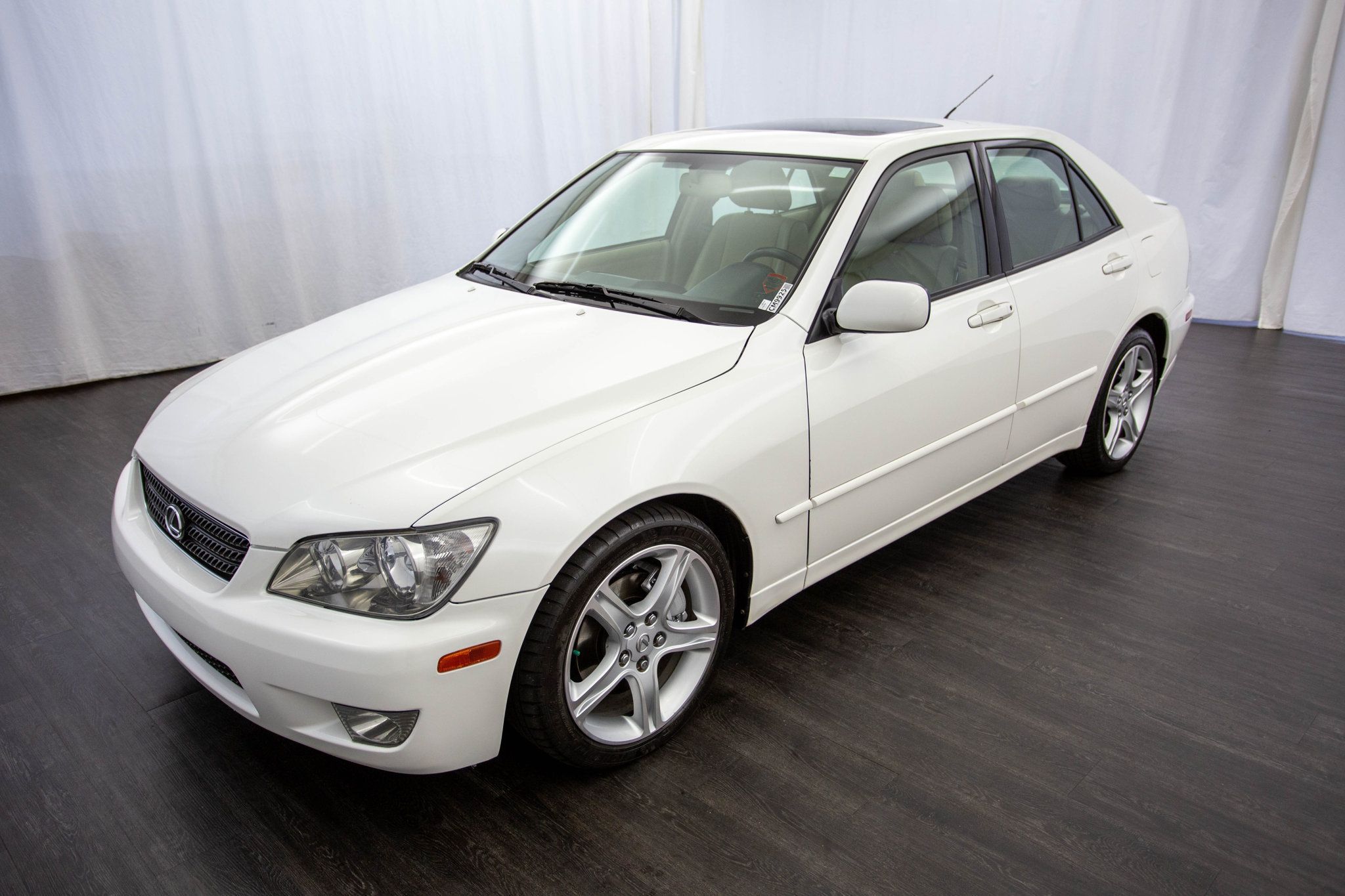 2002 Lexus IS 300 photo 4