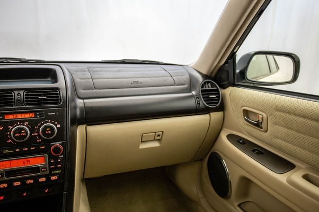 2002 Lexus IS 300 Base Trim - 22920552 - 4