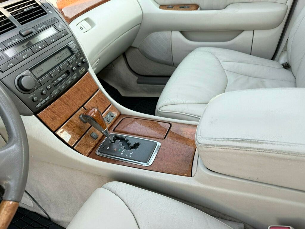2002 Lexus LS 430 photo 24