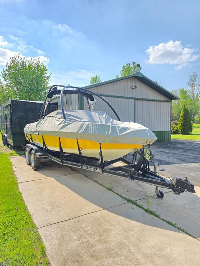 2002 MALIBU WAKESETTER Fiberglass - 23070231 - 2