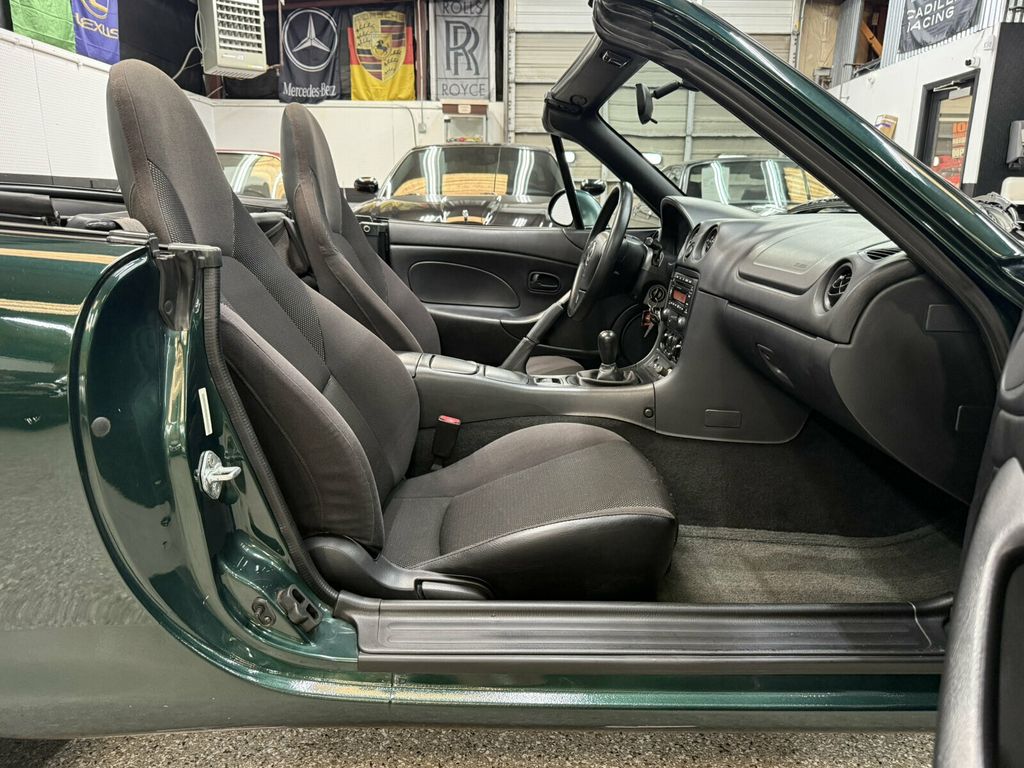 2002 Mazda MX-5 Miata 5 Speed Manual/Power Windows-Locks/Great MPG/LOW MILES!! - 23072399 - 30
