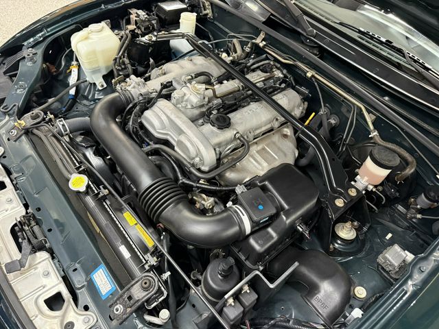 2002 Mazda MX-5 Miata 5 Speed Manual/Power Windows-Locks/Great MPG/LOW MILES!! - 23072399 - 33
