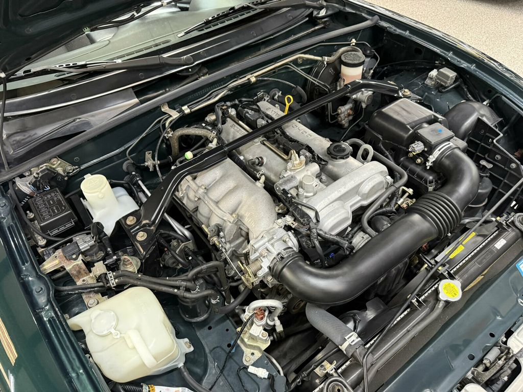 2002 Mazda MX-5 Miata 5 Speed Manual/Power Windows-Locks/Great MPG/LOW MILES!! - 23072399 - 34