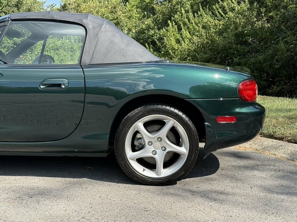 2002 Mazda MX-5 Miata 5 Speed Manual/Power Windows-Locks/Great MPG/LOW MILES!! - 23072399 - 4