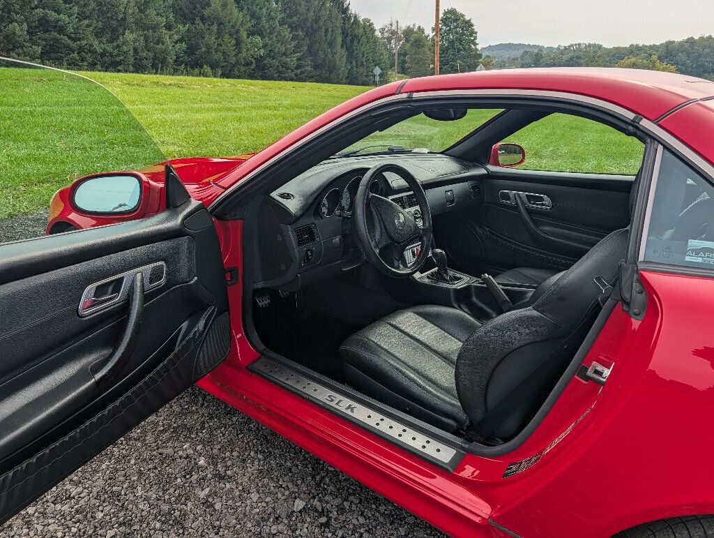 2002 Mercedes-Benz SLK Affordable - Luxury - Convertible - 23067967 - 17