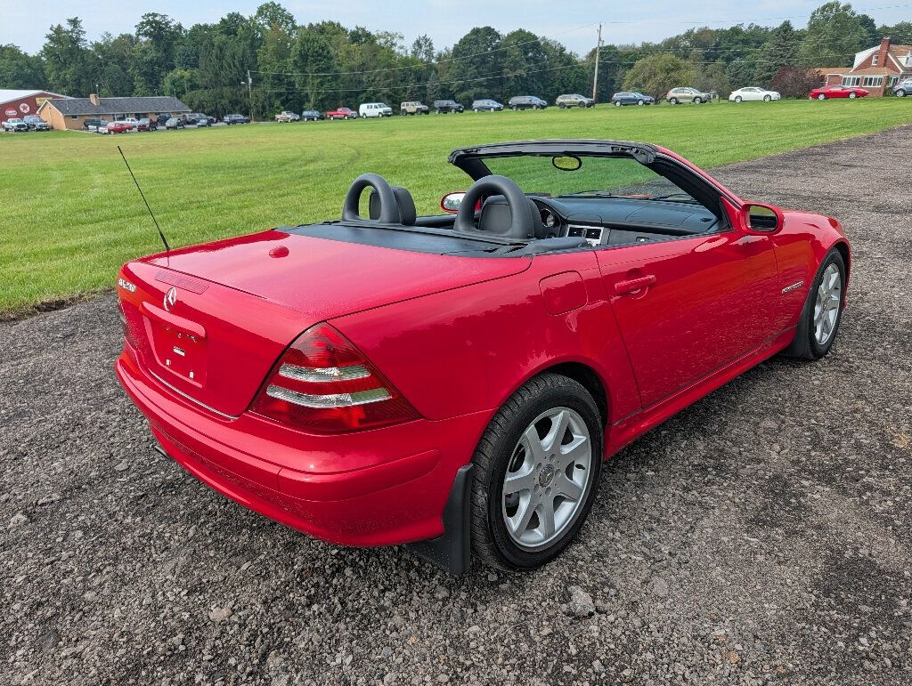 2002 Mercedes-Benz SLK Affordable - Luxury - Convertible - 23067967 - 2