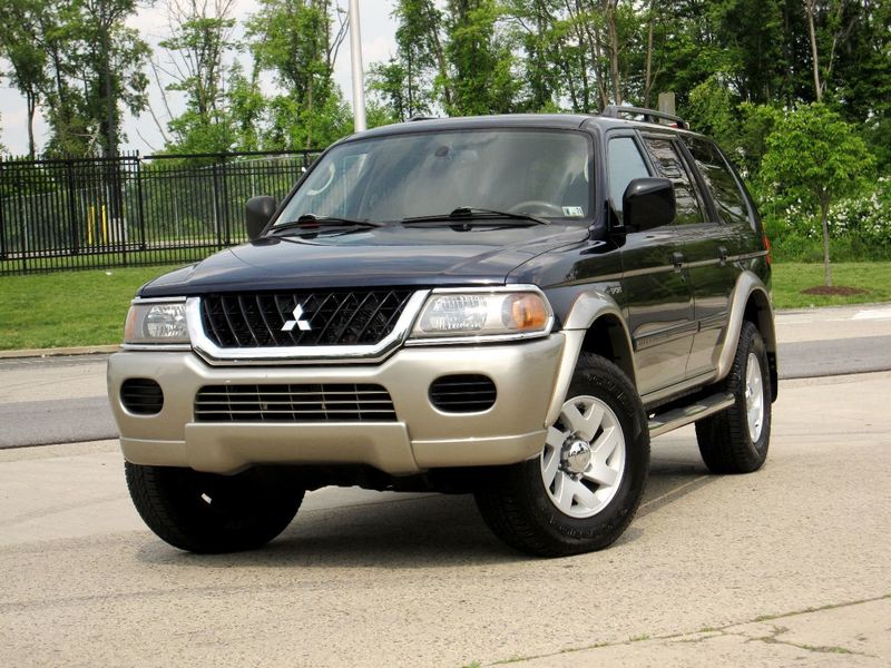 2001 Mitsubishi Montero Limited 4dr 4x4 SUV: Trim Details, Reviews, Prices,  Specs, Photos and Incentives