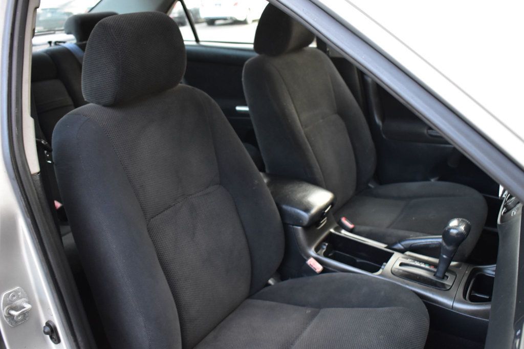 2002 Toyota Camry 4dr Sedan LE Automatic - 22956294 - 15